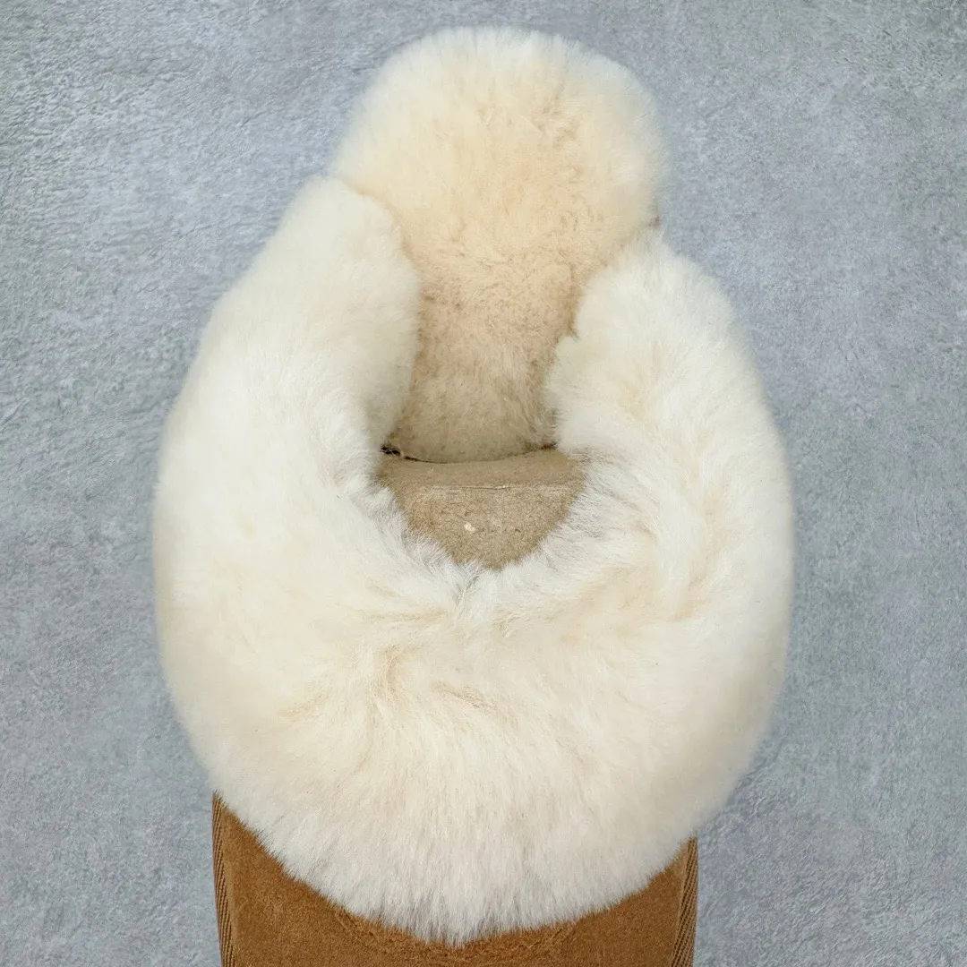 Pick up locally 💰 400 UGG slippers 5125 Star drag autumn and winter sheep fur integrated snow boots. All shoes are made from the same factory as ZP. Longfeng A-grade Australian imported sheep fur integrated brand OEM production line fully follows the ZP process flow. OEM original pattern maker adheres to the principle of no original shoes and no development selection. Pay attention to every detail. The most authentic version on the market TREADLITE "Light Wing" technology outsole Lightweight/durable/flexible/pile size: 35 36 37 38 39 40 Coding: by2936040